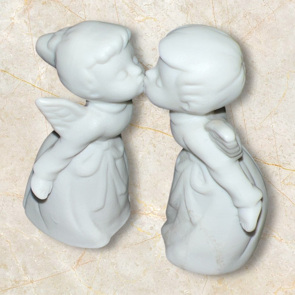 Vintage Pair Porcelain Kissing Angels Figurines Boy Girl Japan Christmas